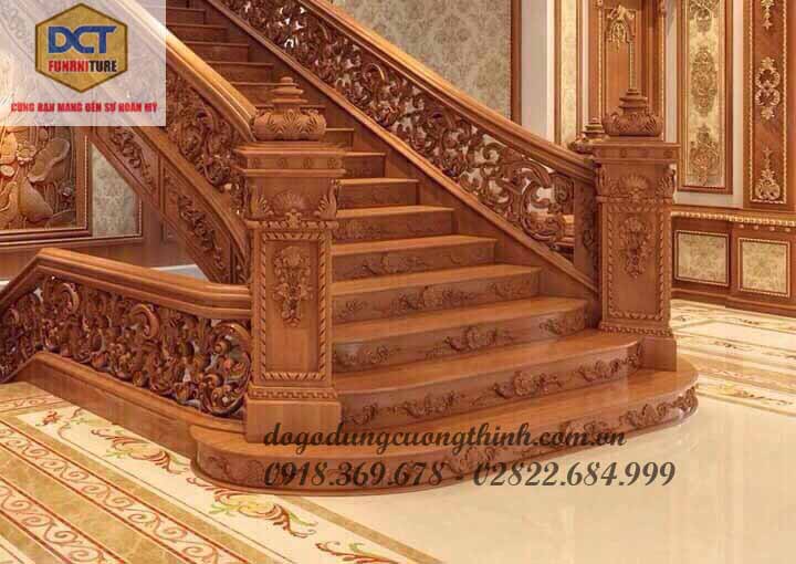 cầu thang gỗ cổ điển hoàng gia